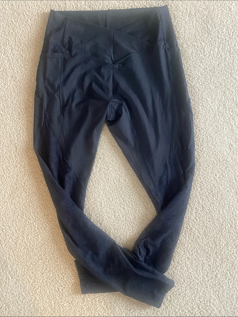 MEDIUM 7/8. HALARA SOFTLY ZERO CROSSOVER LACE YOGA LEGGING - Picture 4 of 9
